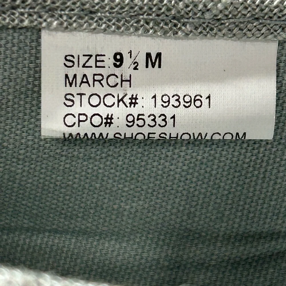Aloha Island women’s slip on‎ canvas material shoes, size 9.5 light gray color